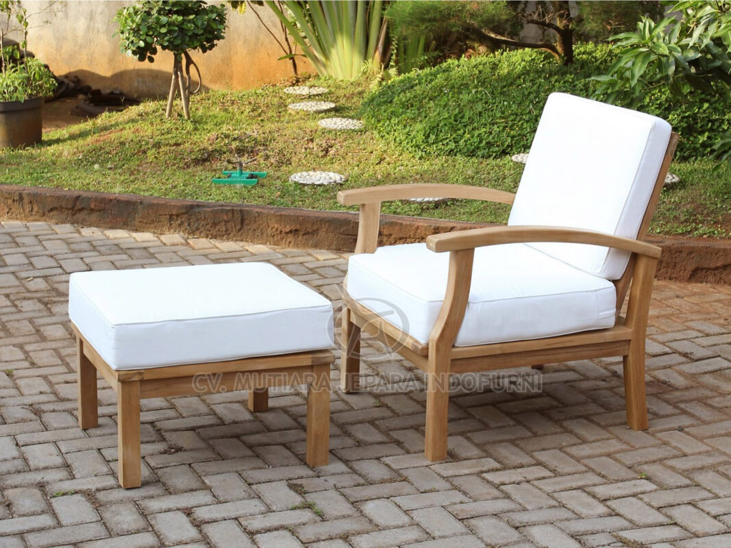 SEVILLA LOUNGE CHAIR WITH STOOL
